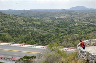 Drive_to_Varadero,_Cuba_DSC1892_b_B740