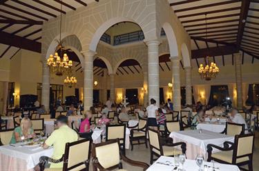 Ensenachos-Hotel,_Cayo_Santa_Maria,_DSC2772_b_B740