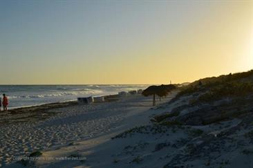 Sol_Cayo_Largo_Beach,_DSC_8564_b_H600