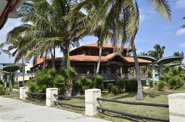 Varadero-Village,_Sightseeing,_DSC1955_b_B740