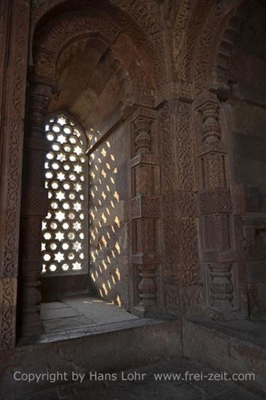 QUTAB_MINAR,_DELHI,__DSC2342_c_H600