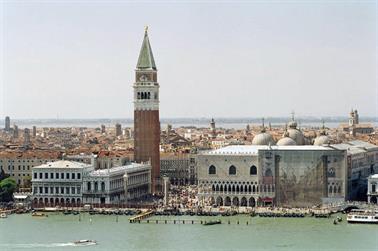 8596_12_VENEDIG_MARCUSPLATZ_478