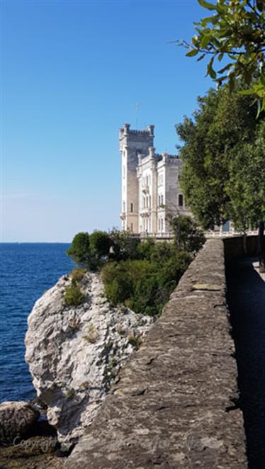 Castello-di-Miramare,-Triest-2021,-140401H490