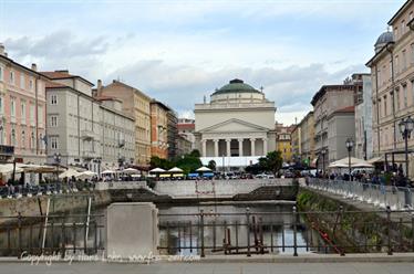 Church-of-Saint-Antonio-Taumaturgo,-Triest-2021,-DSE-9379-bB720