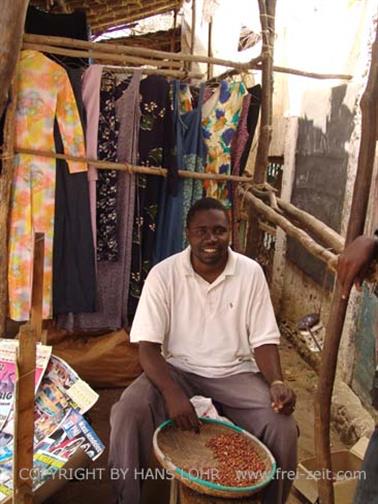 KENYA_2007,_Market_in_Ukunda,_DSC06052H488