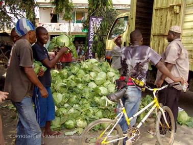 KENYA_2007,_Market_in_Ukunda,_DSC06075H488