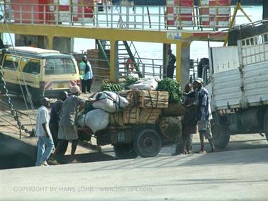 KENYA_2007,_Mombasa_day_trip,_DSC04566H488