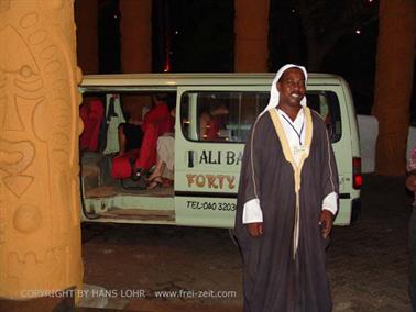 KENYA_2007,_Restaurant_Ali_Baba,_DSC05878H488