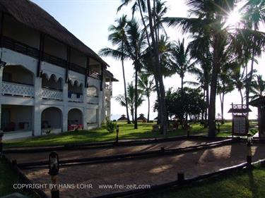 KENYA_2007,_Southern_Palms_Hotel,_DSC06138H488