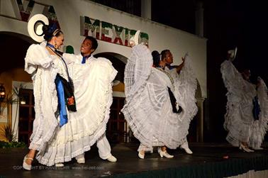 Dreams-Resort-und-Spa-Tulum,-Folkloreshow,_DSC_6598_b_H600Px