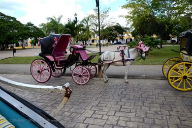 Izamal,-Citytour-in-a-coach,_DSC_5916_b_H600Px