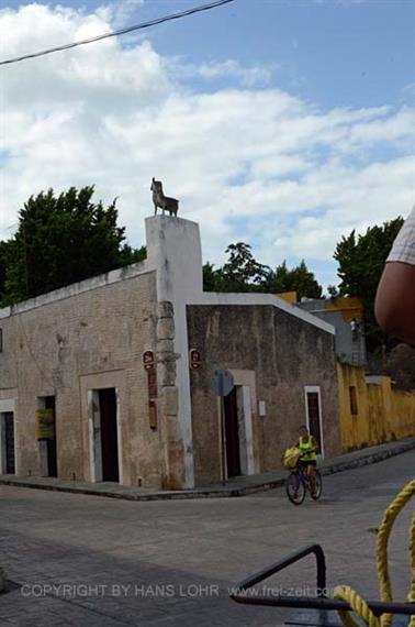 Izamal,-Citytour-in-a-coach,_DSC_5921_b_H600Px