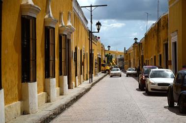 Izamal,-Citytour-in-a-coach,_DSC_5944_b_H600Px