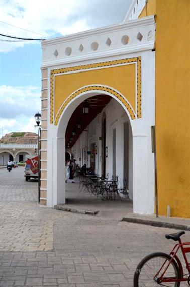 Izamal,-Citytour-in-a-coach,_DSC_5952_b_H600Px