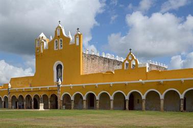 Izamal,-Convento-San-Antonio-de-Padua,_DSC_5912_b_H600Px