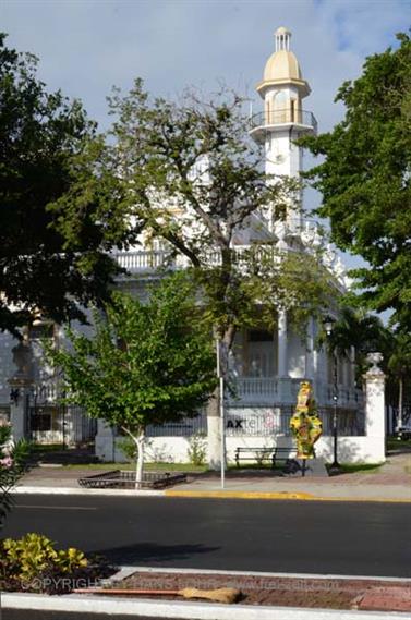 Merida-Cityguide,_DSC_5763_b_H600Px