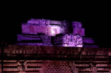 Uxmal-Light--and-Sound-Show,_DSC_5327_b_H600Px