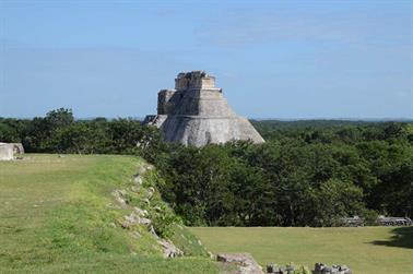 Uxmal-an-old-Mayan-City,_DSC_5422_b_H600Px