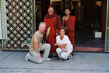 Amarapura,_Myanmar,_323F1000015B_H600