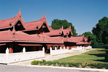 Amarapura,_Myanmar,_324F1000016B_H600