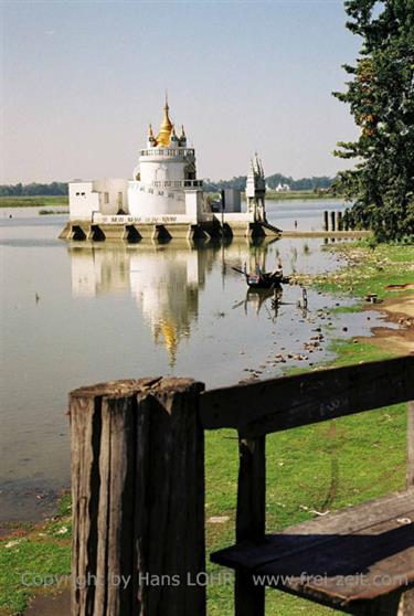 Amarapura,_Myanmar,_340F1000032B_H600