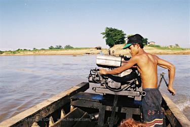 Amarapura,_Myanmar,_354F1020010B_H600