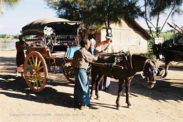 Amarapura,_Myanmar,_355F1020011B_H600