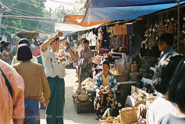 Bagan,_Myanmar,_F1010012b_H600