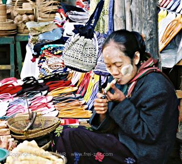 Bagan,_Myanmar,_F1010014b_H600