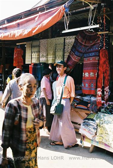 Bagan,_Myanmar,_F1010026b_H600