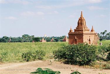 Bagan,_Myanmar,_F1020002b_H600