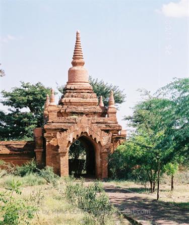 Bagan,_Myanmar,_F1020006b_H600