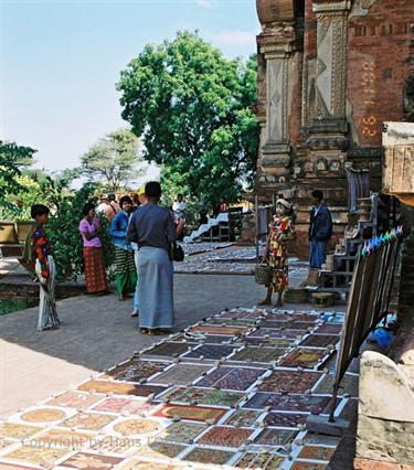 Bagan,_Myanmar,_F1020007b_H600