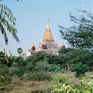 Bagan,_Myanmar,_F1020010b_H600