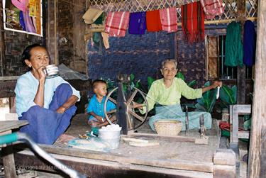 Bagan,_Myanmar,_F1020017b_H600