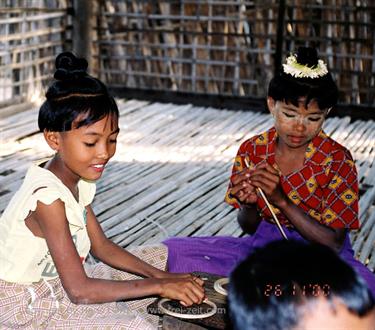 Bagan,_Myanmar,_F1020020b_H600