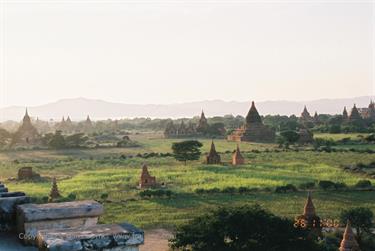 Bagan,_Myanmar,_F1020028b_H600