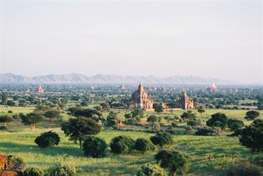 Bagan,_Myanmar,_F1020029b_H600