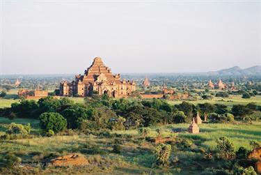 Bagan,_Myanmar,_F1020030b_H600