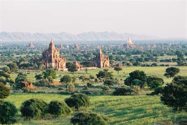 Bagan,_Myanmar,_F1020031b_H600