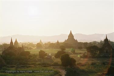 Bagan,_Myanmar,_F1020034b_H600