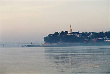 Cruise_Mandalay_to_Bagan,_Myanmar,_366F1020024B_H600