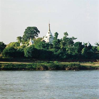 Cruise_Mandalay_to_Bagan,_Myanmar,_371F1020030B_H600