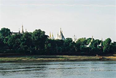 Cruise_Mandalay_to_Bagan,_Myanmar,_372F1020031B_H600