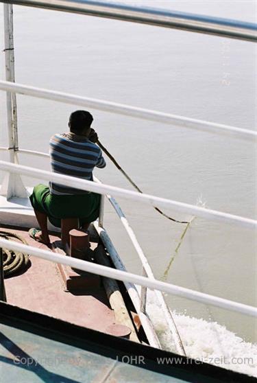 Cruise_Mandalay_to_Bagan,_Myanmar,_386F1030010B_H600