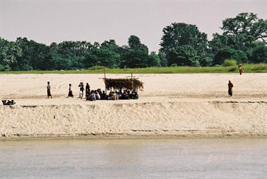 Cruise_Mandalay_to_Bagan,_Myanmar,_391F1030015B_H600