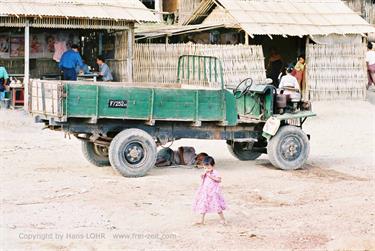 Cruise_Mandalay_to_Bagan,_Myanmar,_408F1030033B_H600