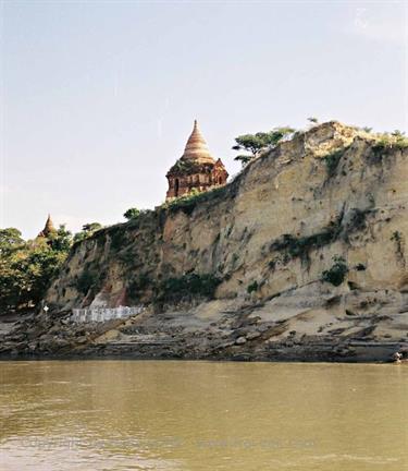 Cruise_Mandalay_to_Bagan,_Myanmar,_411F1020001B_H600