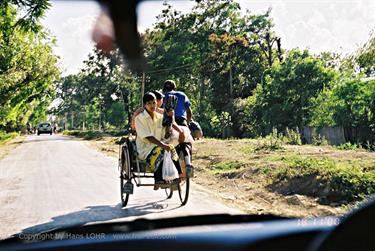 Inle_Lake,_Myanmar,_037F1000002B_H600