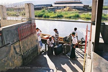 Inle_Lake,_Myanmar,_041F1000006B_H600